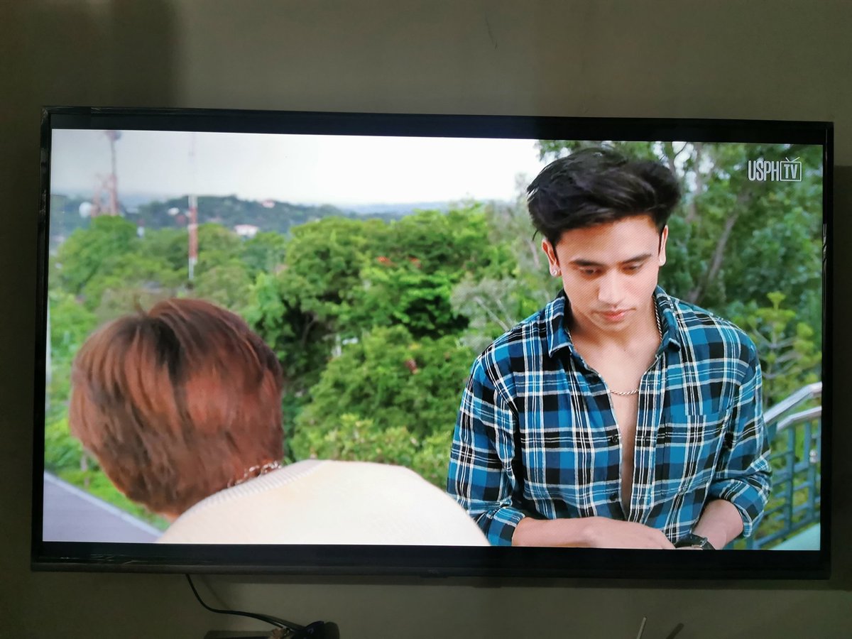 casio991EX's tweet photo. Sa big screen natin panoorin para proud na proud dito sa bahay. Grabe kayo magpakilig @genesis_redido and @VillasisMigs
#InBetweenEp2
#InBetweenDati
#TauTep https://t.co/fvVosFCFyD
