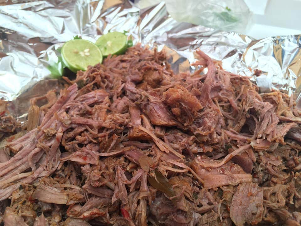 El hotel en el que trabaja mi papá volverá a cerrar 😔 y mi mami se animo a vender barbacoa de res y consome, los domingos cuando gustennnnn.
No es por nada pero está muy rico 💗