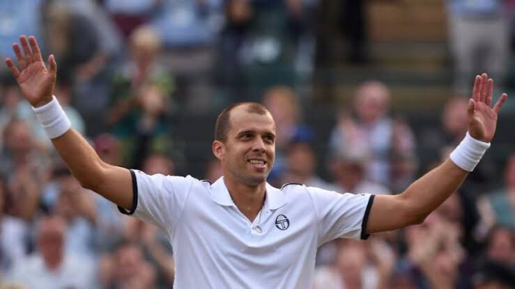 The brand still exists and sells both regular and sports clothes and is still on the tennis world with players like Muller, Rochus and Strycova!Still, to a brand that was as big as Tacchini was it can be seen as a disappointment!