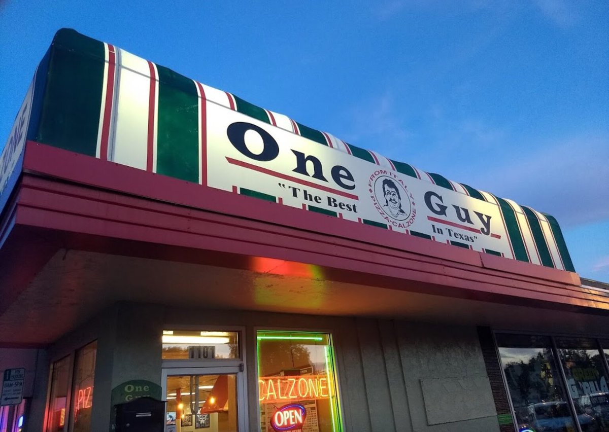 CA_Lubbock's tweet photo. No college experience is complete without pizza and luckily Lubbock has some of the best pizza around! Here are some of our favorite places local places to get pizza🍕 

One Guy From Italy
Giorgios Pizza 
Capital Pizza https://t.co/8REDyPpuBl