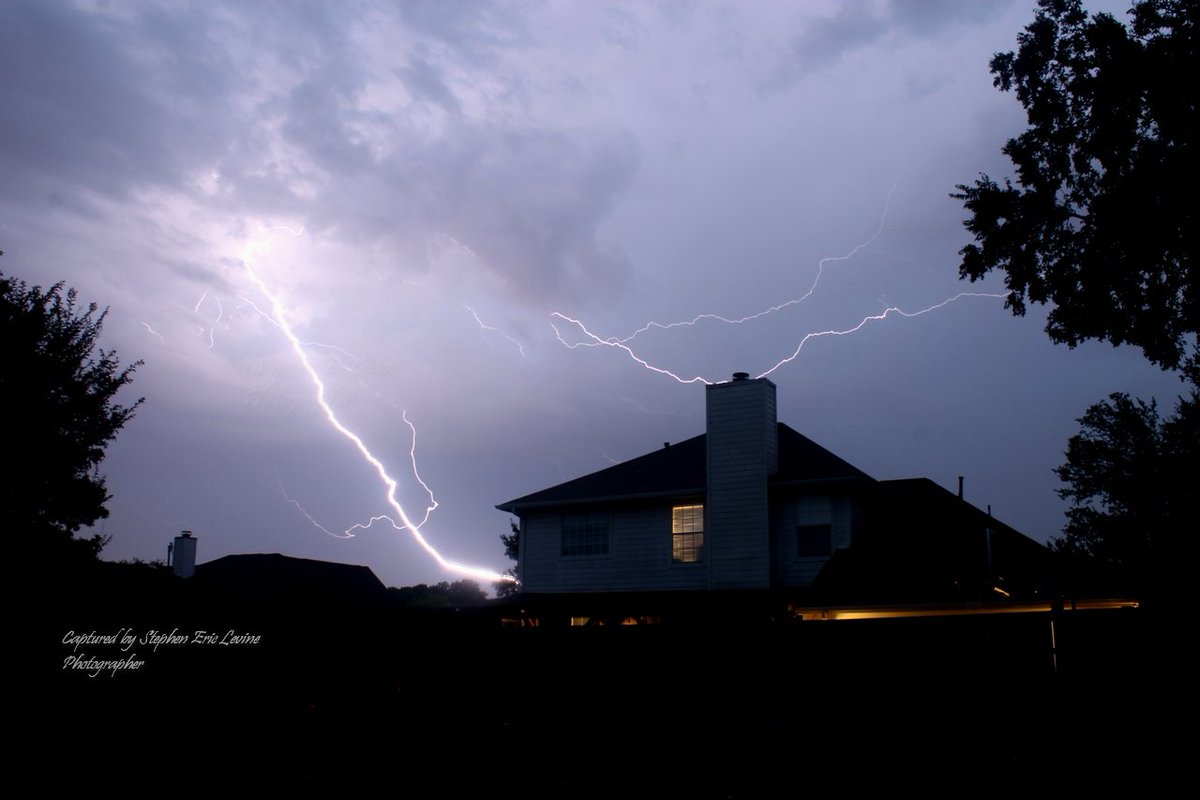 Awesome_Skies's tweet photo. This is one of my very best #lightning photos, captured in early July. 

#txwx @txstormchasers #stunningshots #lightningphotography @ReedTimmerAccu #extremeweather @naturephotography @stormhour @thephotohour @EarthandClouds #canon #TwitterNatureCommunity #weatherporn #storm #awe https://t.co/Rs4S42MFBD