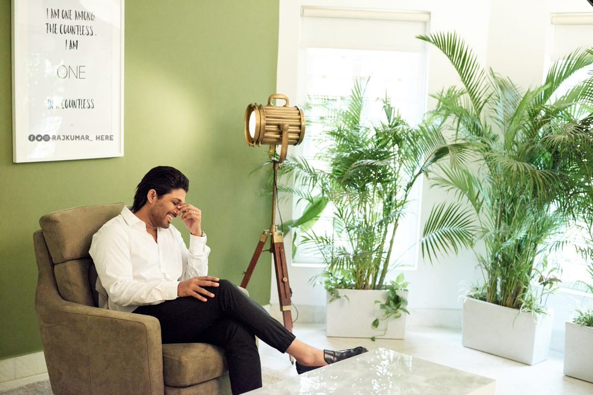 Rajkumar_here_'s tweet photo. Cool Snaps of Stylish Star @alluarjun 💚
#Pushpa https://t.co/eTZJoGR4bS