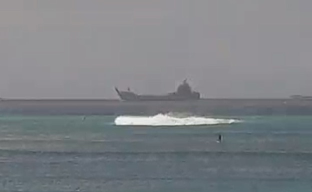 WarshipCam's tweet photo. U.S. Army General Frank S. Besson-class logistics support vessel USAV CW3 Harold C. Clinger (LSV2) leaving Pearl Harbor, Hawaii - July 18, 2020 #haroldcclinger #lsv2 https://t.co/YEVqgtC0ah