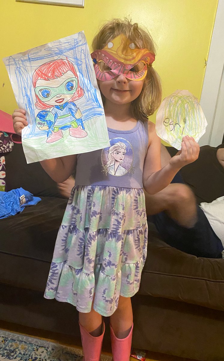 teachlovemaps's tweet image. When your 5 year old creates her own @Esri #mapgirl costume #proudparentinngmoment