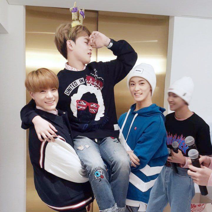 nctchilenos1's tweet photo. Recordemos algunos momentos icónicos de los chicos 👁️👄👁️ https://t.co/M2df0jpwGr