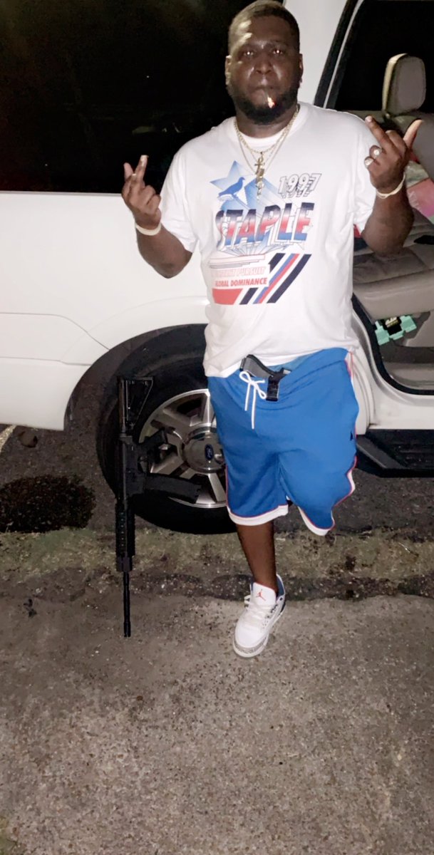 Rackman_Stacy's tweet photo. Can't change what they feel like, grab the drac, i dont feel right. Customizing Glocks like Call of Duty, What yo kills like? Niggaz havin' secret smoke they don't want to bring to the life❗️❗️❗️#StrongShitOnly 🏚💰💪🏾🦍 https://t.co/9WkOQeZGir