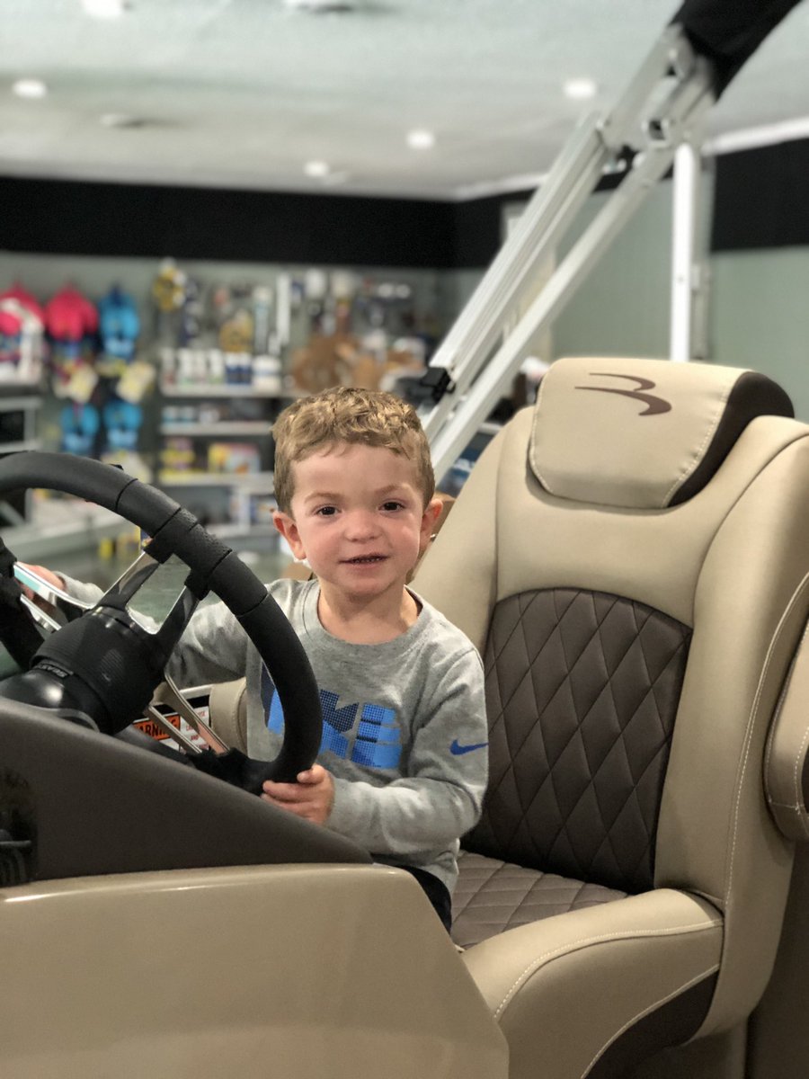 TheLaddFamily_'s tweet photo. Lincoln enjoying the Captains seat!!! #raredisease #mps1 #hurlersyndrome #withawarenessconesacure #theladdfamily #thekennedyladdfoundation https://t.co/fK1DptScQB @dadshowpodcast @teddyhaywoodTN https://t.co/nYBGK32X2g