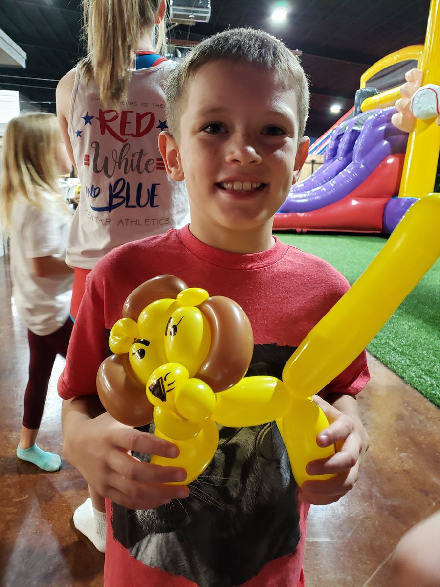 pdaprod1's tweet photo. Having a balloon twisting blast at Blazing Bouncers! Thank you Colton for inviting me to be a part of the fun at your "Mirth-day" party!
#prettydarnamazingproductions #pdaproductions #ricktheballoonatic #Balloon-atic #balloontwisting #balloontwister https://t.co/z2PFGIHvdc
