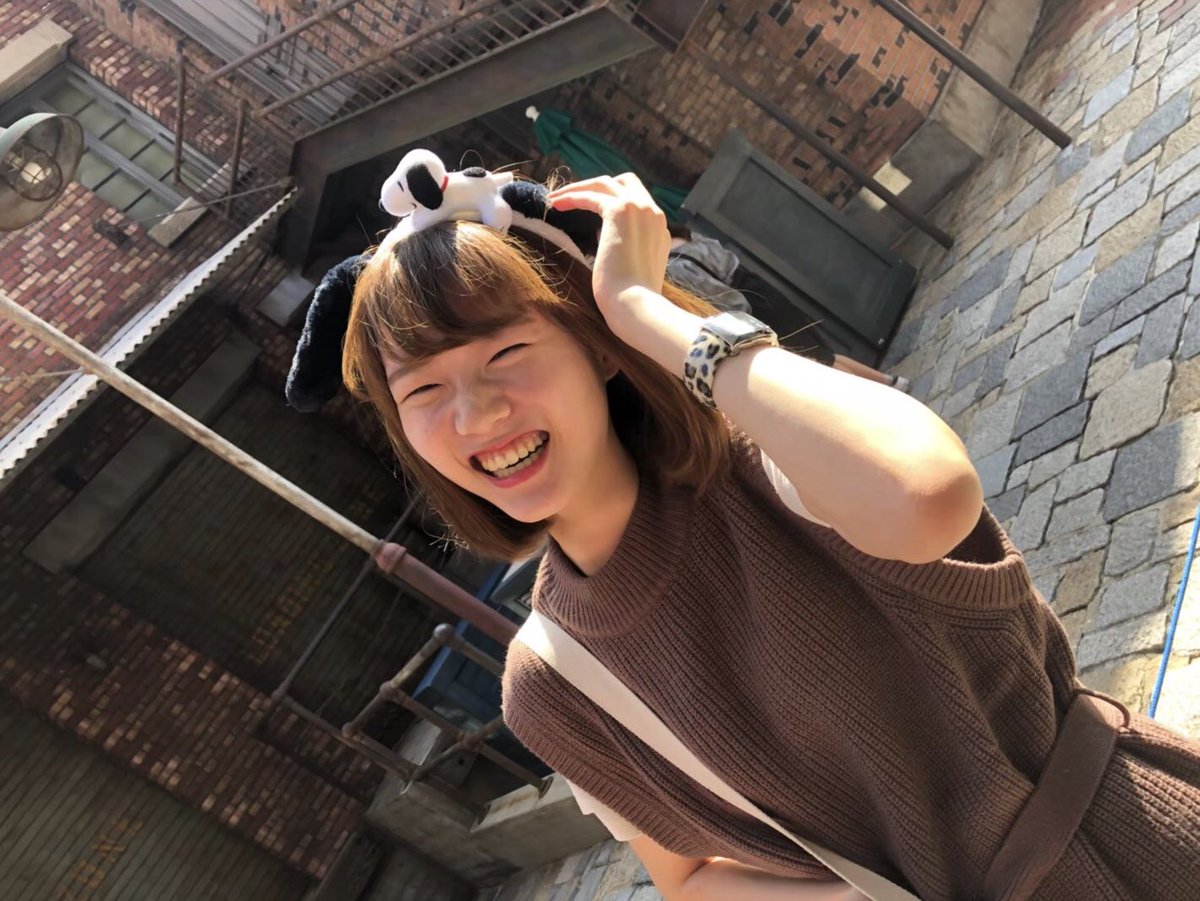 smileconnect5's tweet photo. こんにちは🌞
メンバー紹介の続きです！
名前　新井杏香(あらいきょうか)
学年　2年
学部　社会福祉学部
すきなこと　ライブに行くこと🌈
21日火曜に820教室でミーティングがあるので是非来てください^_^ https://t.co/CZ2WhBZZXS