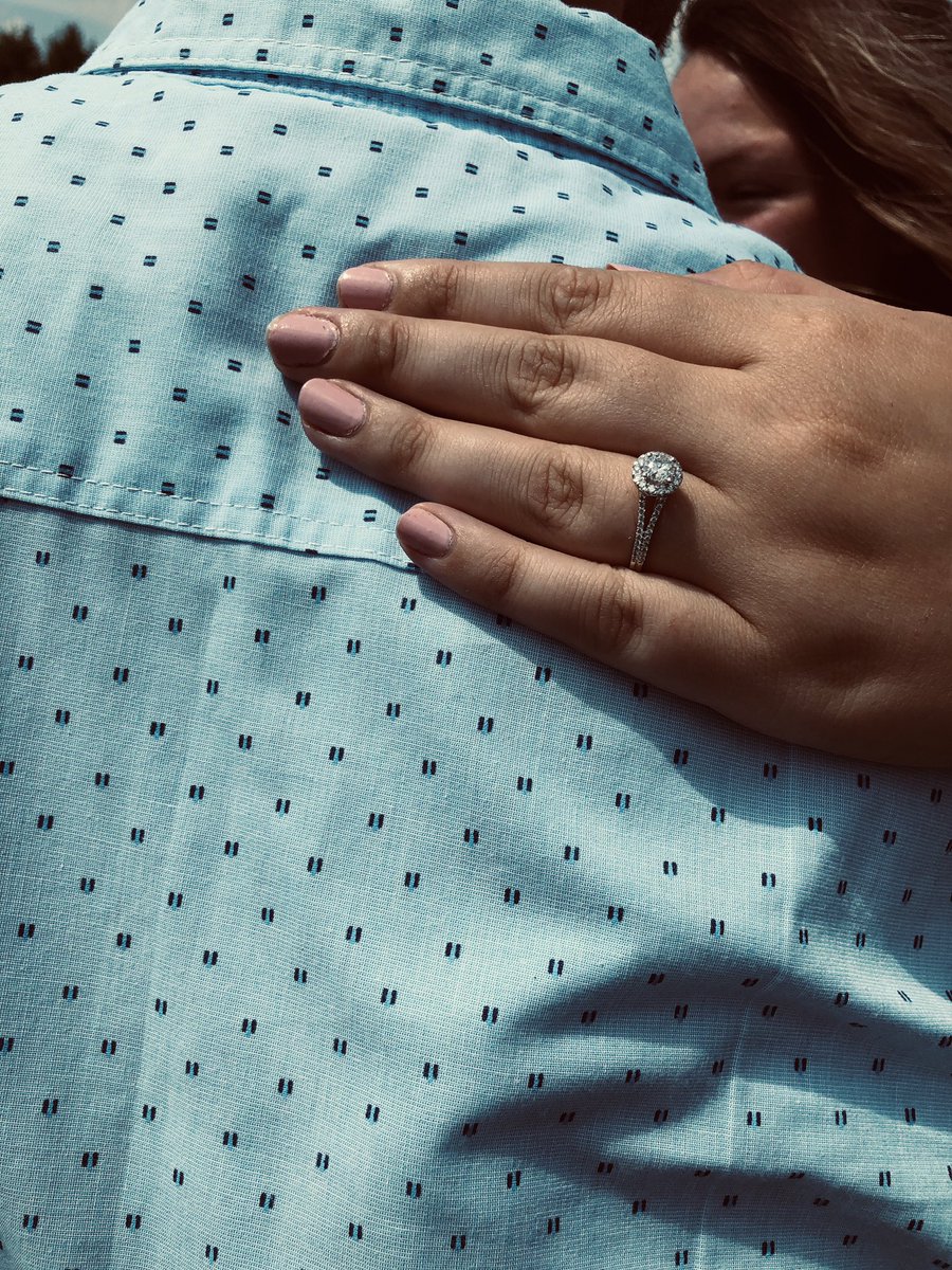 smith_j015's tweet photo. Sorry if you have me on other social media but....I’M ENGAGED!! https://t.co/mGCWi1ZOd1