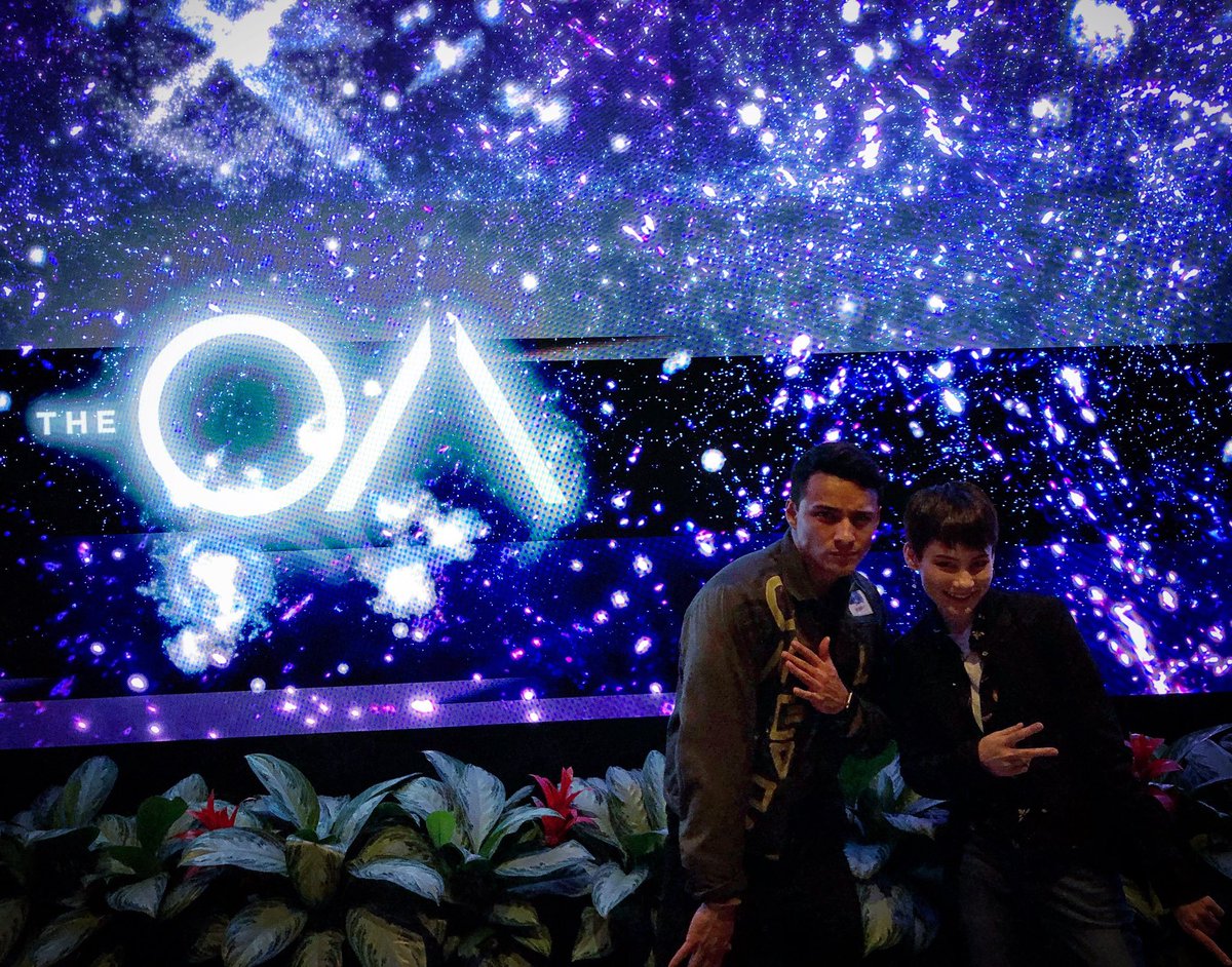the_oabr's tweet photo. Junho de 2019. Sede da Netflix. #savetheOA https://t.co/5a5dREb49K