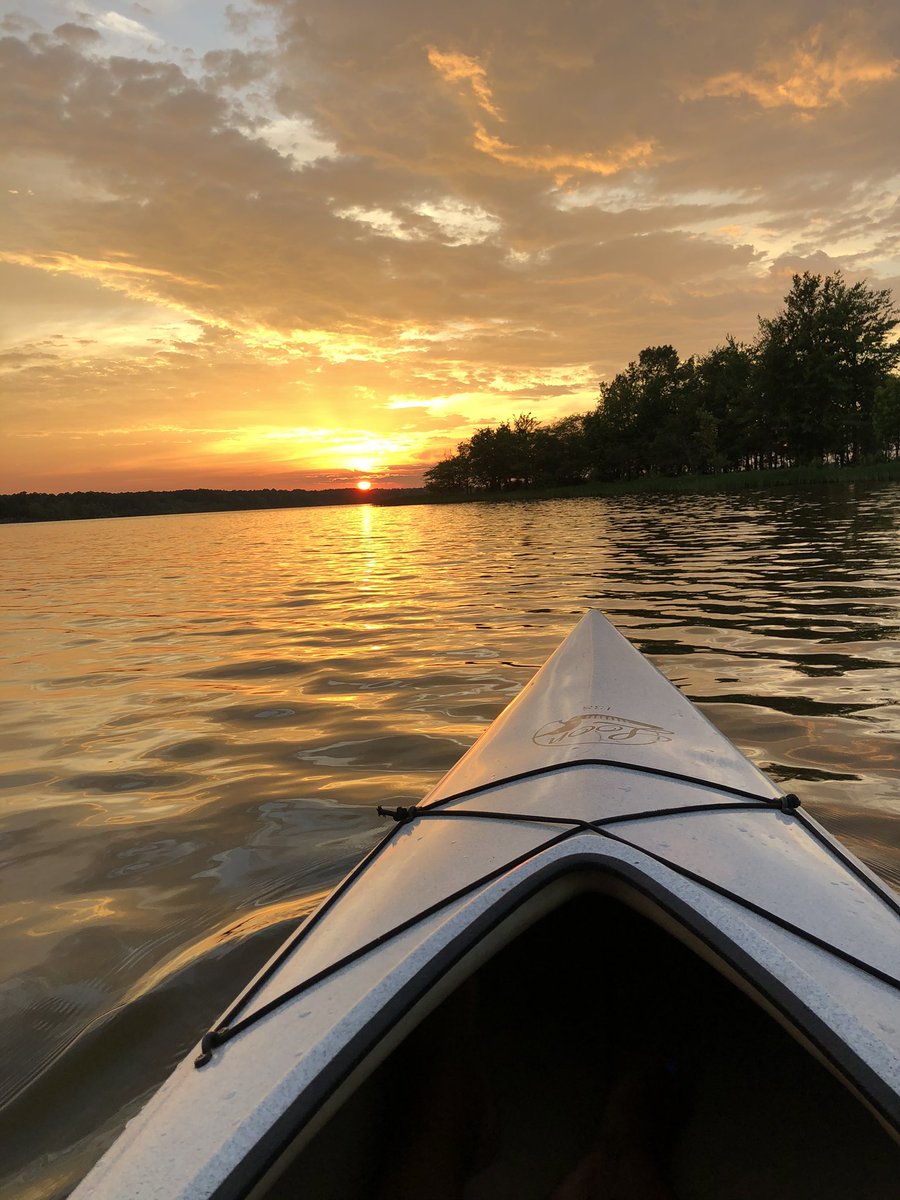 Kayaking and catching the sunset with <a href="/OutdoorAfro/">Outdoor Afro</a> a necessary pause 🙏🏾