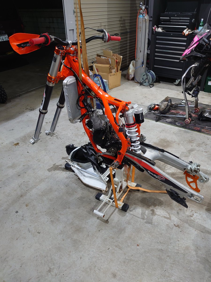 NYK6days's tweet image. キレっキレっ✨のバイクになってる最中でした🐑
#jonit