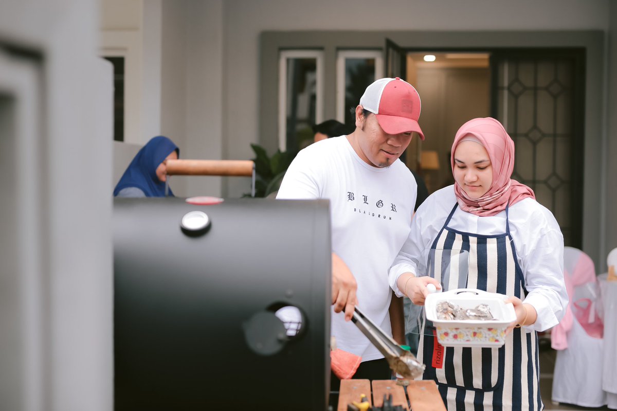 fazridinhamdan's tweet photo. It’s the best way to create stronger ties and memorable family moment.
Bbq & eat together 😍😍😍
Job birthday shoot semalam 📸
Kite belanje dlu gmbr customer buat bbq sebelom start event 😍
Open slot booking utk ape2 event 📸
#tomahawkbeef
#birthdayshoot
#familymoment https://t.co/J0twqJiPsN