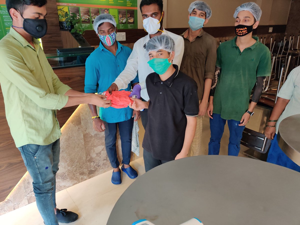 manjunath_rbg's tweet image. The first day of #CovidFreeBangalore, #Koramangala has been amazing.
Temperature of 24 respondents checked.
80+ masks distributed.
The answers to our questions were shocking.

Hopefully no symptomatic patients were identified.
#BBMP #facemasks #Covid_19