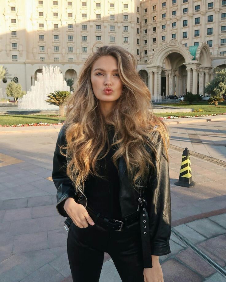 vladasdoll's tweet photo. Happy birthday to the one and only Romee Strijd! She turns 25 today!  🎉❤ https://t.co/MjYSm9Wzx4