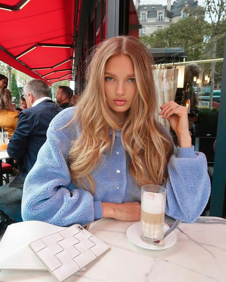 vladasdoll's tweet photo. Happy birthday to the one and only Romee Strijd! She turns 25 today!  🎉❤ https://t.co/MjYSm9Wzx4