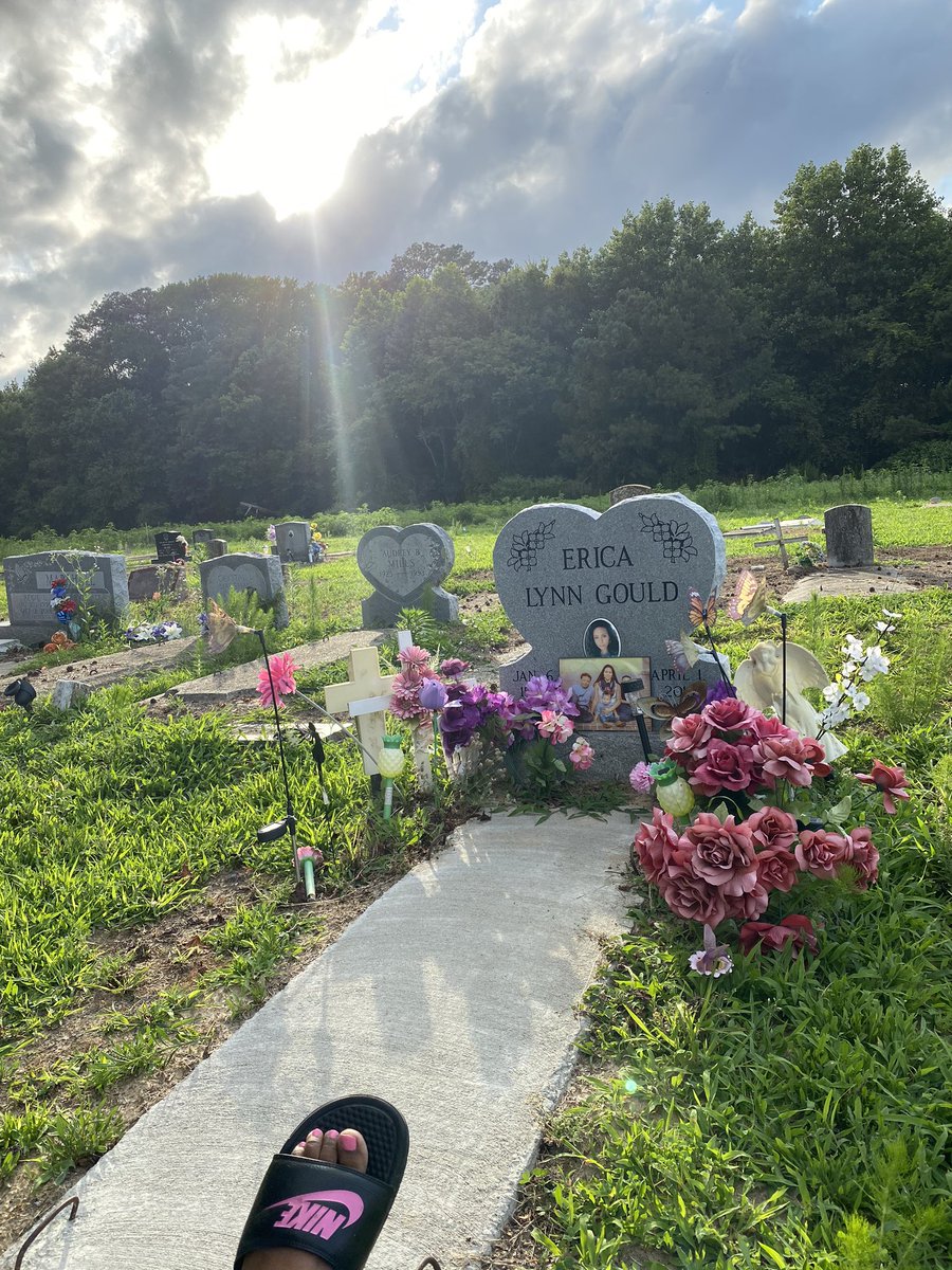 envy_sheit's tweet photo. The other day the devil really was trying me i felt defeated! I go to Erica’s grave i felt her presence &amp; energy like it became brighter ...i take a pic u see that light? Then i go today &amp; took Aaron Mrs Brenda &amp; King to add landscape...the same light 💜 🙏🏾she knew #alwaysgotme https://t.co/LdaMo95RX1