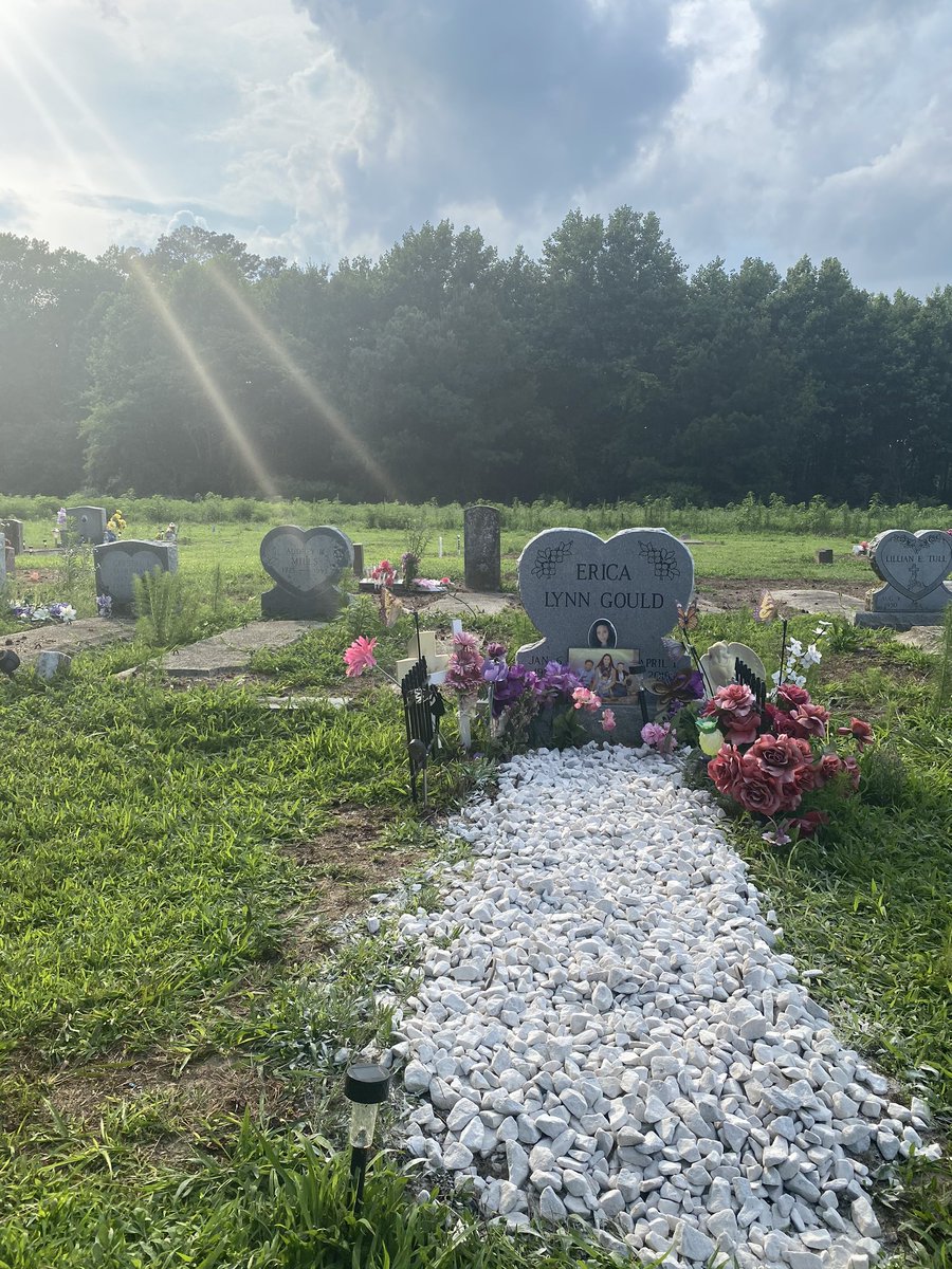 envy_sheit's tweet photo. The other day the devil really was trying me i felt defeated! I go to Erica’s grave i felt her presence &amp; energy like it became brighter ...i take a pic u see that light? Then i go today &amp; took Aaron Mrs Brenda &amp; King to add landscape...the same light 💜 🙏🏾she knew #alwaysgotme https://t.co/LdaMo95RX1