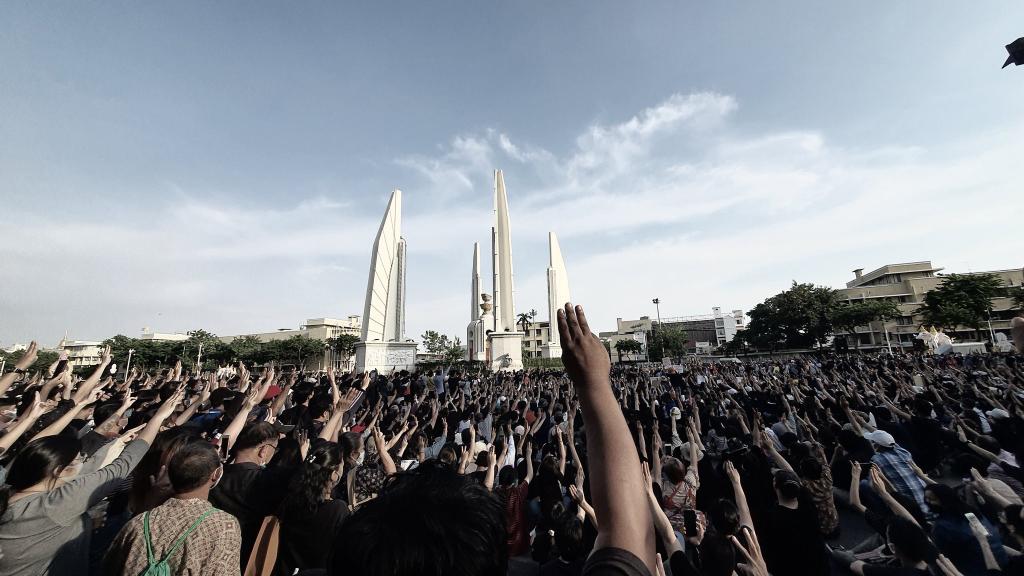 ppcyxm_'s tweet photo. กูโกรธมาก 47ปีที่ผ่านมาจนถึงตอนนี้ ประชาชนต้องออกมาเรียกร้องประชาธิปไตย #เยาวชนปลดแอก #ให้มันจบที่รุ่นเรา https://t.co/yUcLe7R1mm