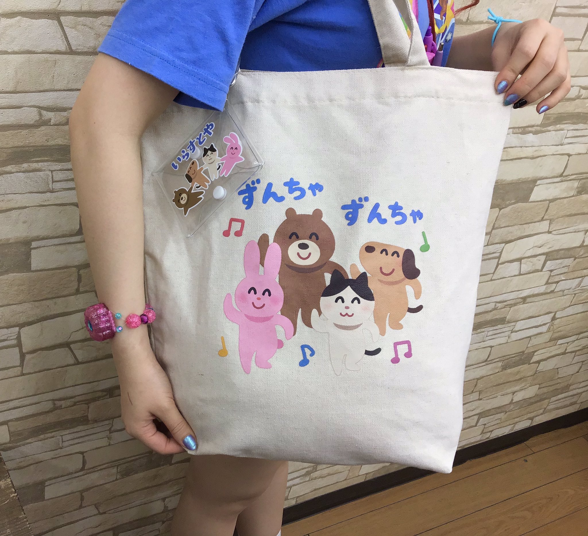 تويتر サンキューマートイオンタウン郡山店 على تويتر いらすとや サンキューマート なんとなんとみんなお馴染みのいらすとやがサンキューマートとコラボ トートバッグ Iphoneケース ペンライトケース ハート窓ポーチ マルチケース の豊富な