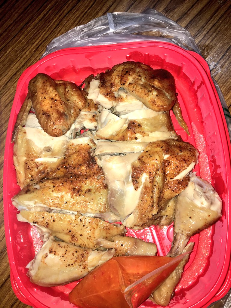 nextway05's tweet photo. #FoodPanda 🐼🏍️デリバリーサービス
#Ayamas 黒胡椒焼きとり🐓の丸一匹(1キロ約)
651円
配達料 132円
割引券 250円
支払総額 533円
今夜の夕食です🍗(´~`)モグモグ
⚠来週は他の食べ物を注文したいです
何がいいかな?((+o+)) https://t.co/ZfbbVgDa4j
