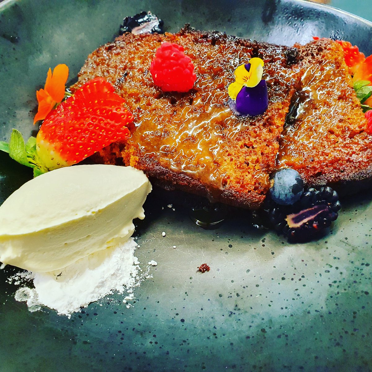 DarrynLyons's tweet photo. #stickydatepudding @enc_hotel #geelong 
#incrediblefood https://t.co/tpFEqZTwEW