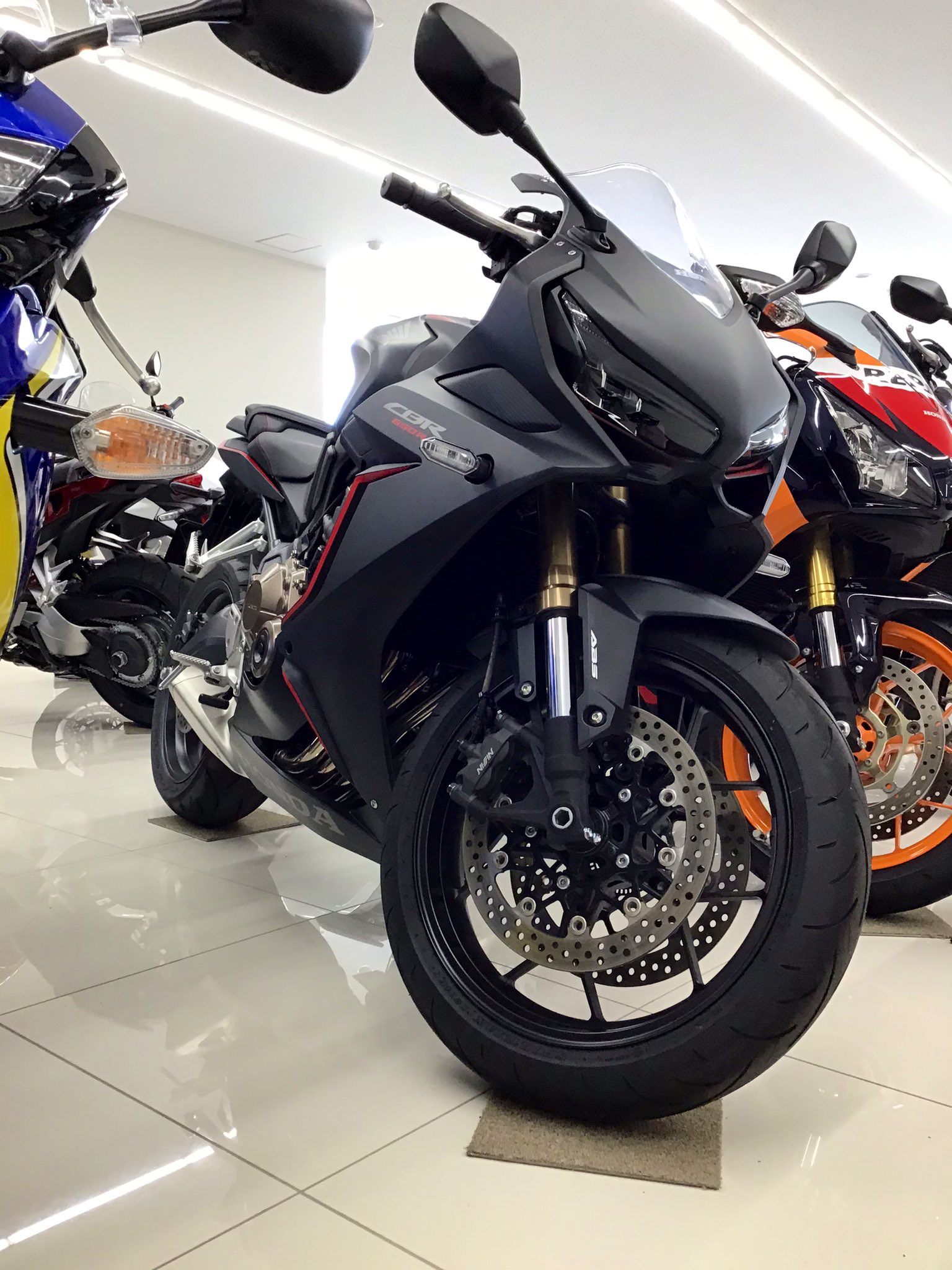 Honda Dream 岩槻 ホンダドリーム岩槻 走行距離約300キロ以下 新車同様 極上中古車入りましたー 当店の新車からの試乗車を担当していた3台で 車検も余裕の2年以上残ってます ご希望の車種とカラーが合えばお早めにお問い合わせ下さい Cbr650r