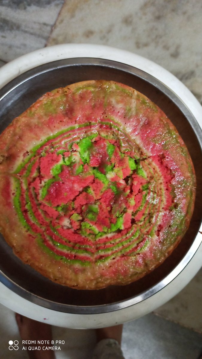 aasthasoni2's tweet photo. #Bakingdisaster The end result was as good as the first picture but when trying to put it in a plate the upper layer got stuck and hence here's the the weird khichdi like cake. https://t.co/e879WsuDCK