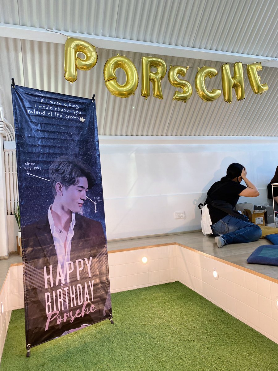 earthXX98's tweet photo. แกลน่ารักมากกก ปอร์เช่เต็มไปหมด 😂
บรรยากาศในร้านและรอบๆร้านคือดีมากก
ขอบคุณที่จัดกิจกรรมน่ารักๆนะคะ 🤍

#PorscheIsOurPalette 
#PorscheBDay22nd 
#XXSIVK https://t.co/IG606yhEYz