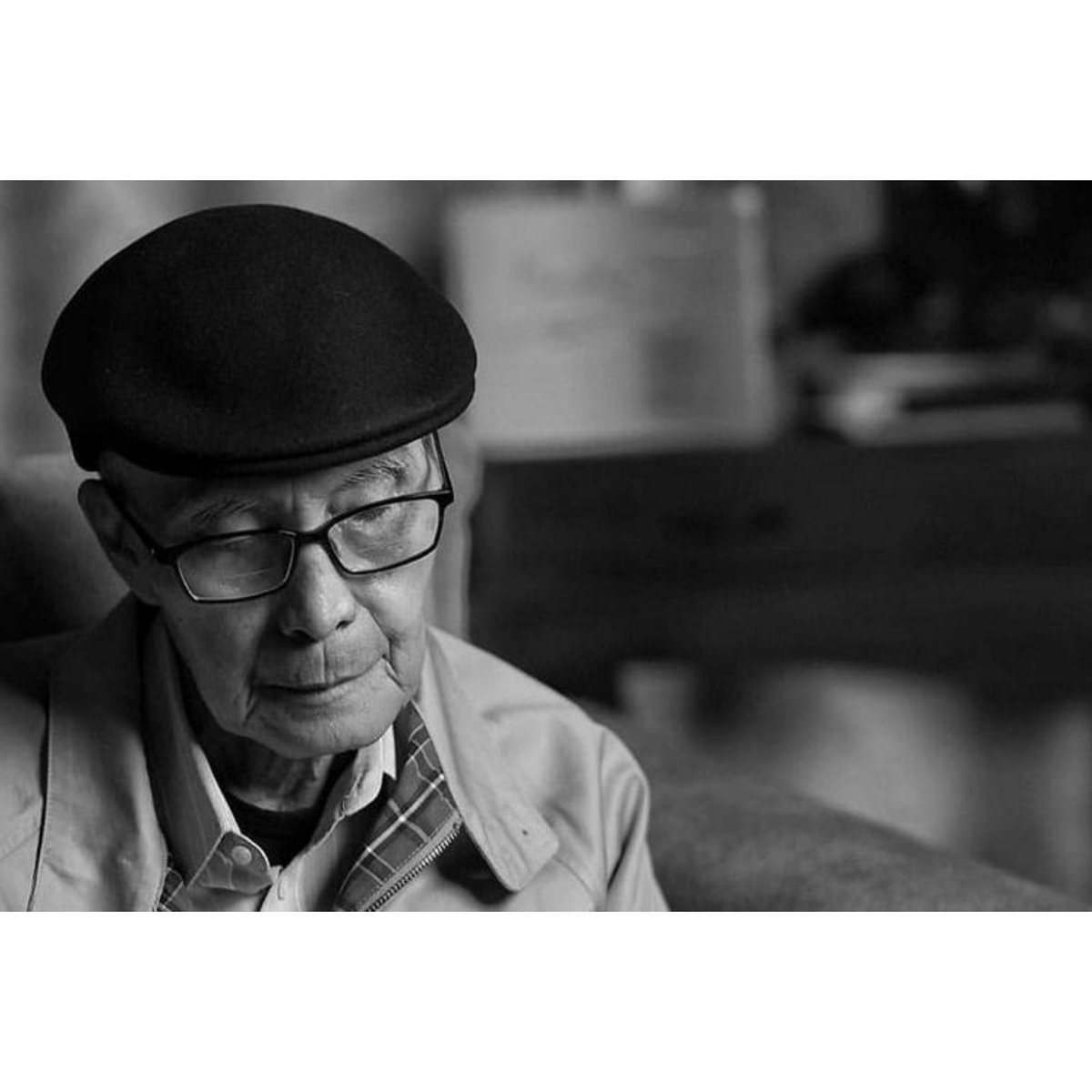 ebhaybe's tweet photo. Selamat Jalan eyang, Terima kasih. 
Aku berhujan di bulan Juli, menangisi perginya kiblat sajakku. #RIPSapardiDjokoDamono https://t.co/lHWZ0keTKE