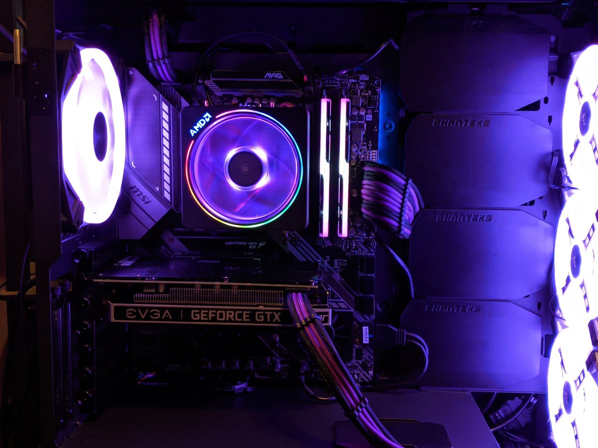 DHarrison615's tweet image. Welp. 3rd PC I've built in the books. Excited to see if this one can make it almost 10 years like my last build! Part list included if anyone was interested.... #BuildComplete.