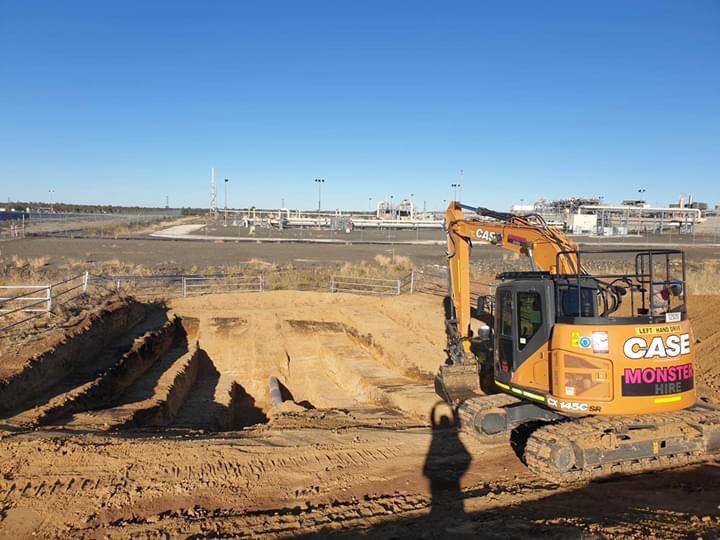 Monster_HireAUS's tweet photo. Check out this neat dig by the talented Cody Horswood πππ» 5.0m to the bottom #littledigger #case #14T #dryhire #roma @JameMclean https://t.co/pY4lbHGw57
