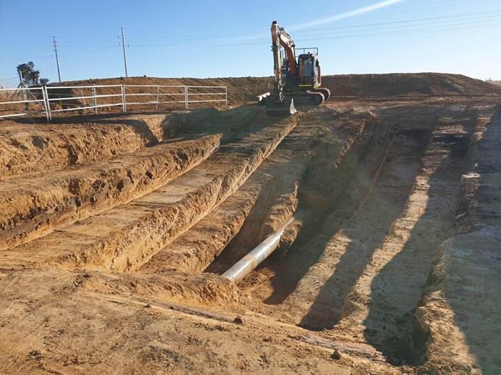 Monster_HireAUS's tweet photo. Check out this neat dig by the talented Cody Horswood πππ» 5.0m to the bottom #littledigger #case #14T #dryhire #roma @JameMclean https://t.co/pY4lbHGw57