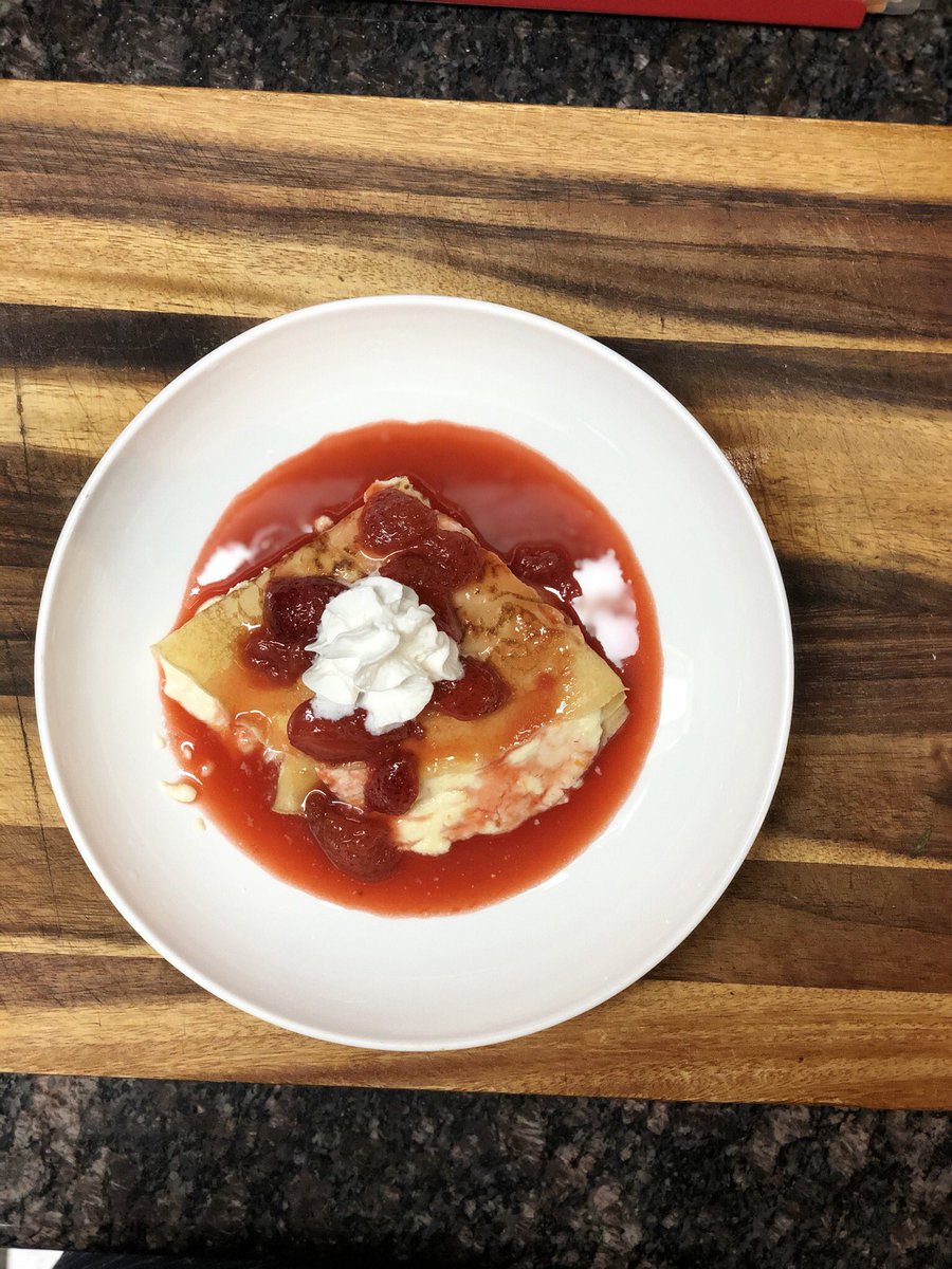 MrChefLobbyist's tweet image. Saturday Evening Dessert: Strawberry Flambée over Lemon Ricotta filled Crêpes #cheflobbyist #dessert #Crêpes #lemon #ricotta #sugar #flambée #fire #liquor #houston #houstondessert #food #music #recordplayer #nightcap #sexyfood #grandmarnier #strawberries #chef