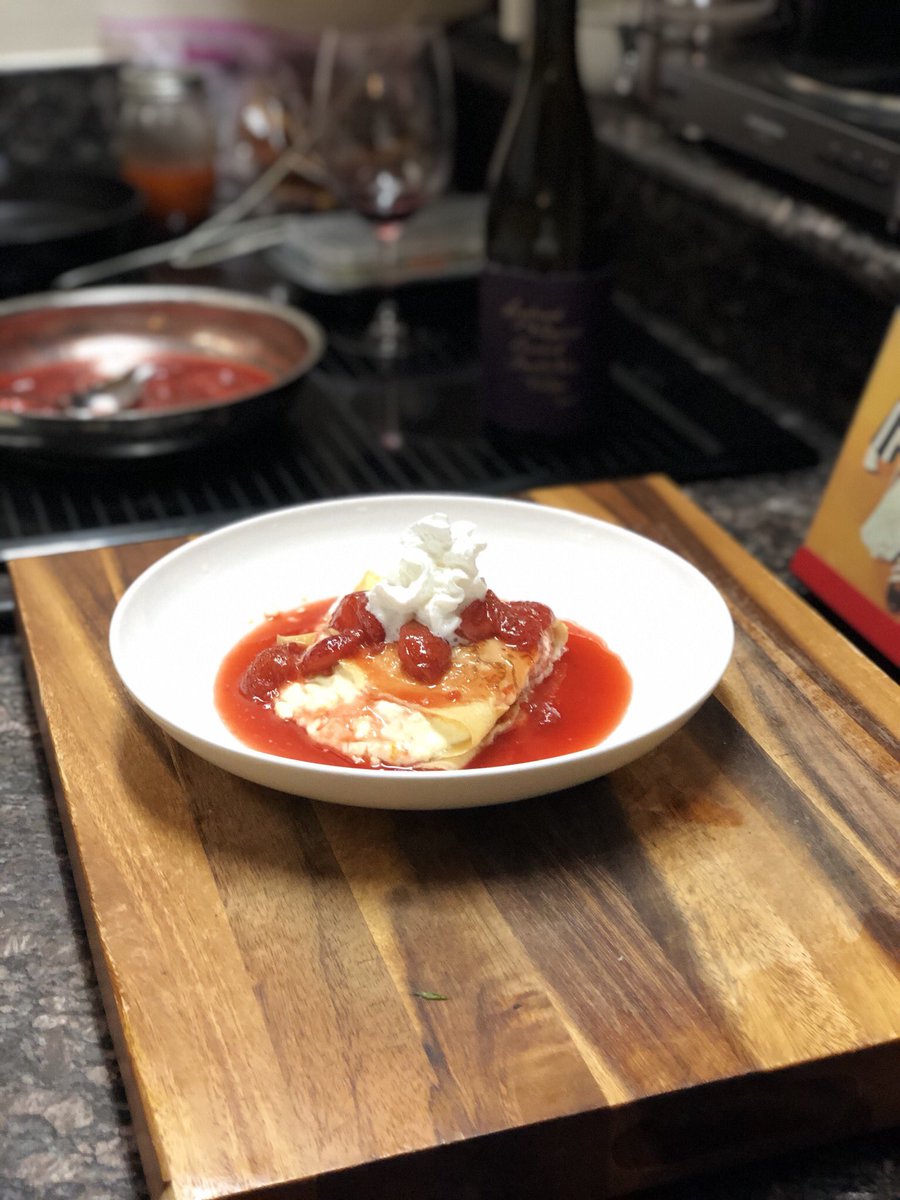 MrChefLobbyist's tweet image. Saturday Evening Dessert: Strawberry Flambée over Lemon Ricotta filled Crêpes #cheflobbyist #dessert #Crêpes #lemon #ricotta #sugar #flambée #fire #liquor #houston #houstondessert #food #music #recordplayer #nightcap #sexyfood #grandmarnier #strawberries #chef