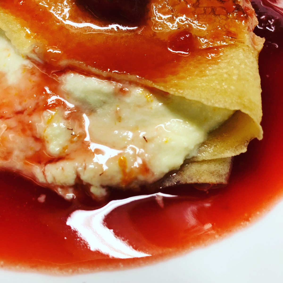 MrChefLobbyist's tweet image. Saturday Evening Dessert: Strawberry Flambée over Lemon Ricotta filled Crêpes #cheflobbyist #dessert #Crêpes #lemon #ricotta #sugar #flambée #fire #liquor #houston #houstondessert #food #music #recordplayer #nightcap #sexyfood #grandmarnier #strawberries #chef