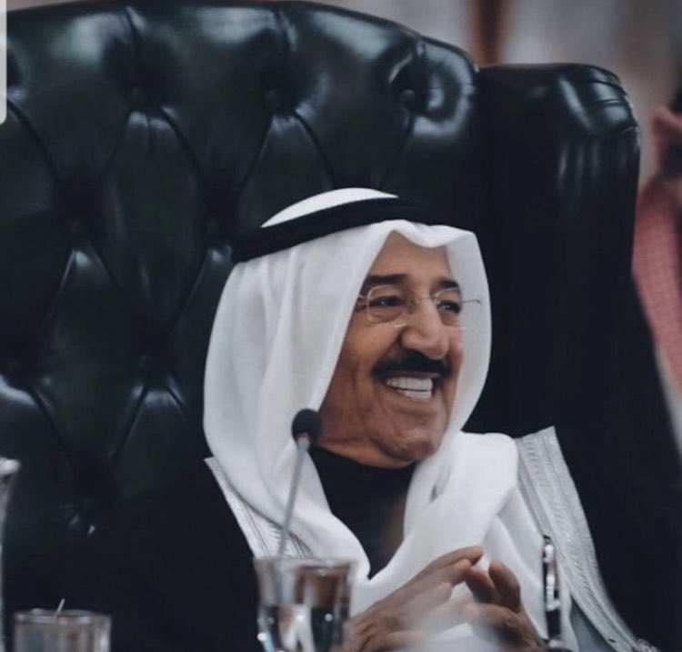 نســأل الله لك تـمـام الـصـحـة ولباس العافية يا والد الجميع ، يارب أدم عليه العافيه ونور وجهه بهذه الابتسامه دائماً ❤️
#صباح_الاحمد_الصباح