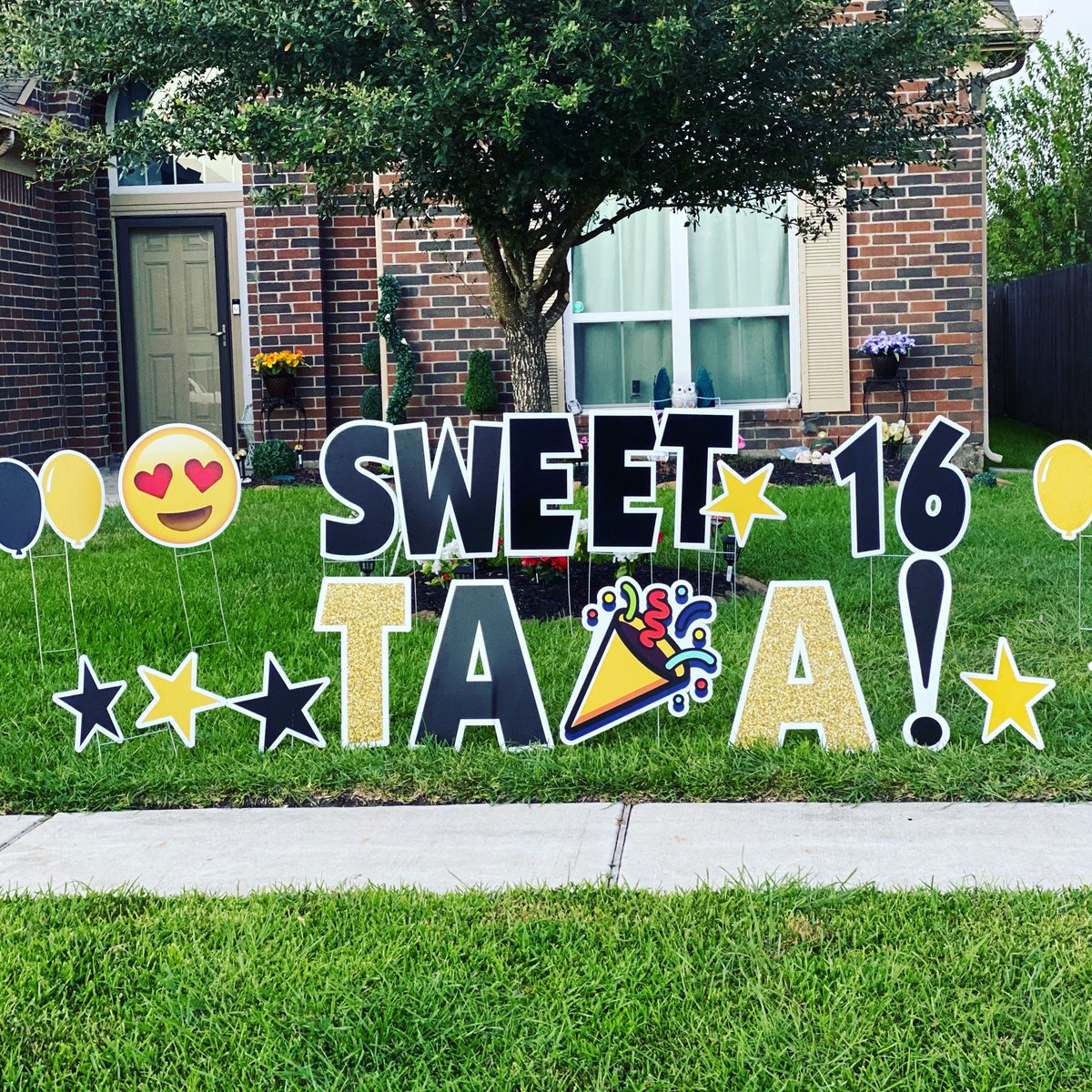 PrettiYard's tweet photo. Sweet 16 for the Sweetest Taia! #Lateupload #Customdesigns #Yardcards #supportsmallbusiness https://t.co/gh9RnSbb4u