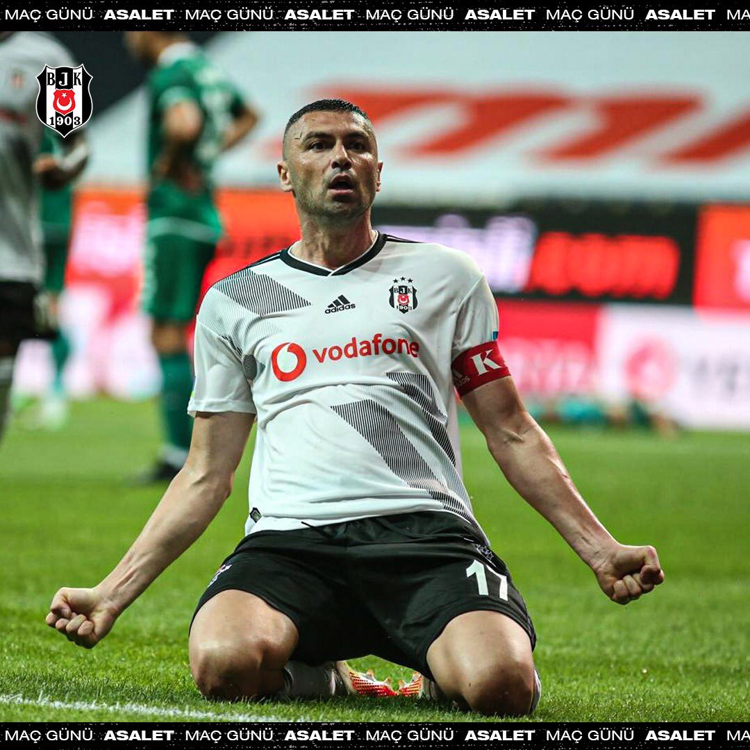 Besiktas's tweet photo. Forma beyaz, şort siyah ⚪⚫
Asalet ☑️
#BJKvFB https://t.co/5eeNCQE6SM