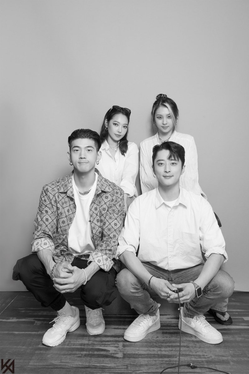 KARD_Official's tweet photo. [#KARD] 
KARD 가족 사진👨‍👨‍👧‍👧 KARD 데뷔 3주년 기념 사진!
▶️ https://t.co/vRfOU3GixL

KARD 가족 사진👨‍👨‍👧‍👧 KARD 데뷔 3주년 기념 사진! (VFANSHIP Full ver.)
▶️ https://t.co/L6Azp08fFK

#BM #JSEPH #SOMIN #JIWOO 
#HAPPY_KARD_DAY #해피칻데이🥳 https://t.co/Djn1PrDS6D