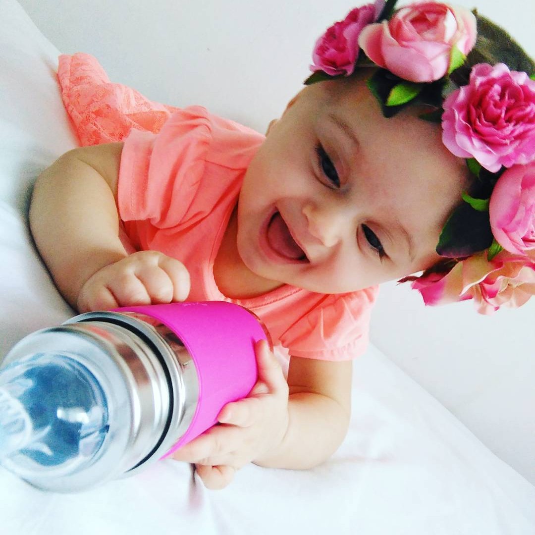 PuraStainlessUK's tweet photo. With Pura, you can rest assured that your little one is drinking out of a plastic-free bottle certified to be made using only safe ingredients by @madesafehq
.
.
.
#livepura #madesafe #nontoxic #knowbetterdobetter #babygrowsbottleevolves #plasticfree #purastainless #ecoconscious https://t.co/ZCr38L6Wfj