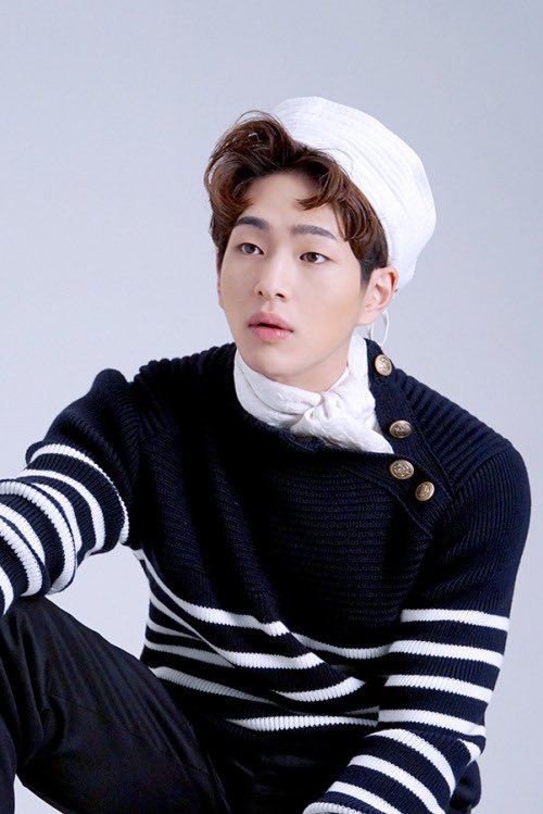  D-0/01, 4 hrs ONEW’S BACK but believe me when i say that becoming your fan is such a great blessing to my life. i’ve met you in a season of my life wherein i was confused and anxious about what’s happening to myself and the world in general. ++ #ONEW  #SHINee  @SHINee