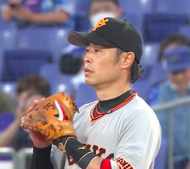 ラベルをはがす選手たち 内野手篇 バックネット裏から見る野球