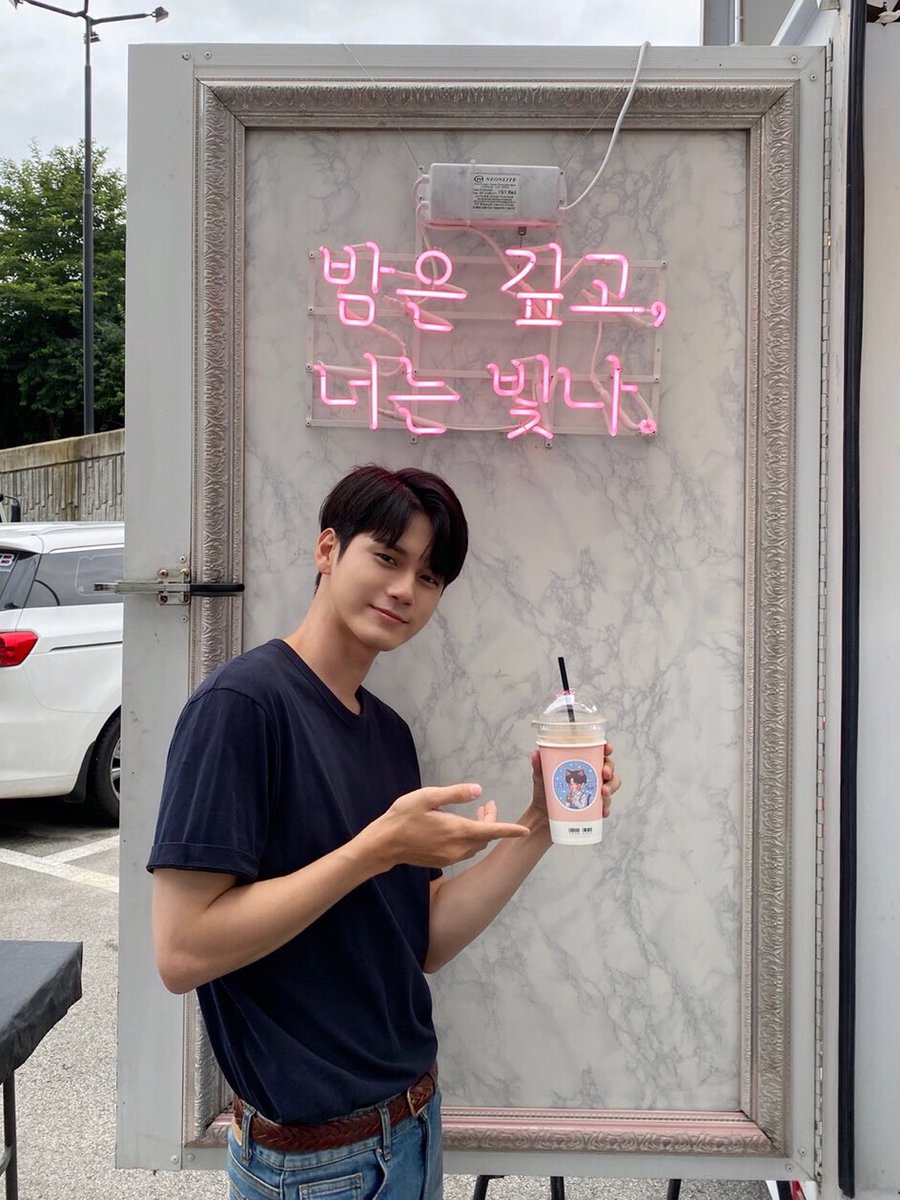 say_ongha's tweet photo. 진짜 너무 빛나 너 말이야 #옹성우 https://t.co/fs2weWjLIU