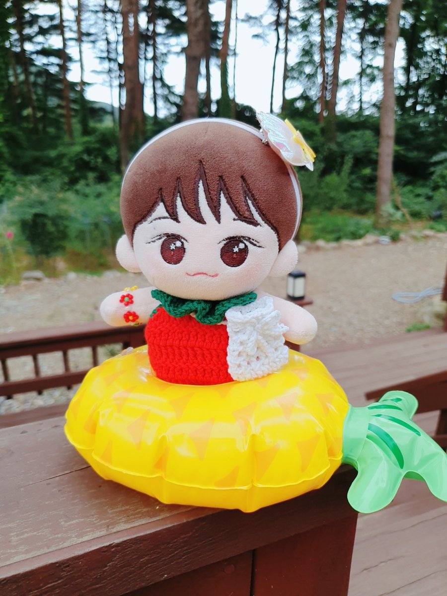 baby_somju's tweet photo. 울 아가 이렇게 예뻐서 어떡할랭( ˃̣̣̣̣o˂̣̣̣̣ )
멋쟁이 방울토마토가 된 솜쥬🍅❤

🍭 멋쟁이방울토마토 수영복, 네트백 @MADEbyDIM
🍭 바다브로치 헤어밴드 @Diiiashop_
🍭 꽃팔찌 @fullmoonsom 님💛

#아가솜쥬 #솜쥬다이어리 #리시베이비즈 #아이돌인형 #솜뭉치 https://t.co/eLTpYYZerX