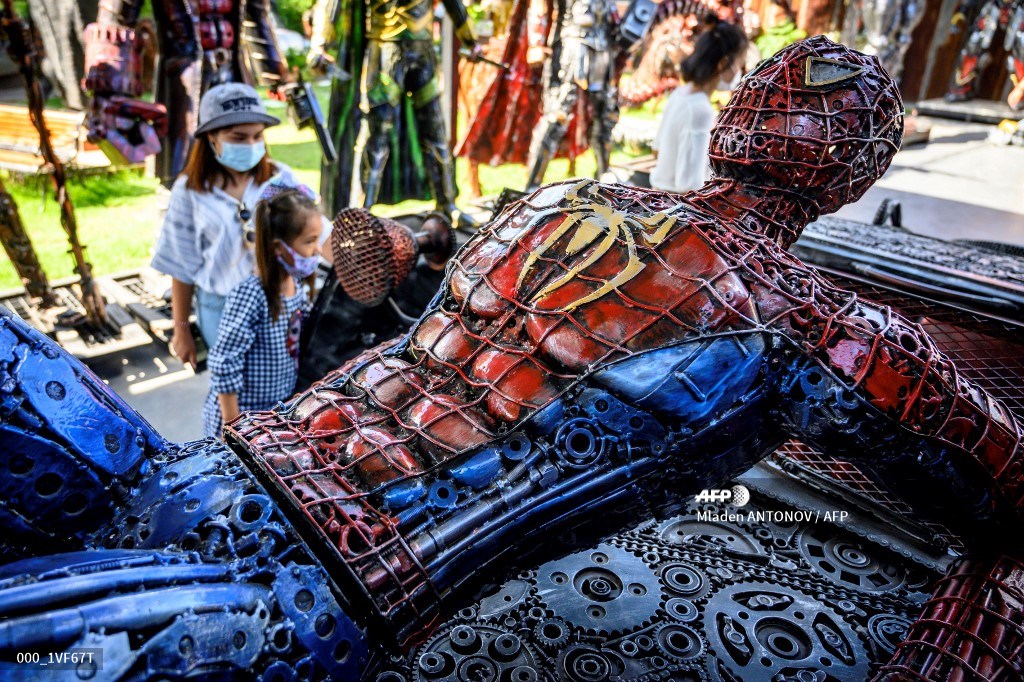 AFPphoto's tweet photo. #Thailand : "Ban Hun Lek" or "The House of Steel Robots", a museum where a collective of artists display their scrap metal creations depicting popular comics and sci-fi film characters

📸Mladen ANTONOV https://t.co/ZEtf7aoZds