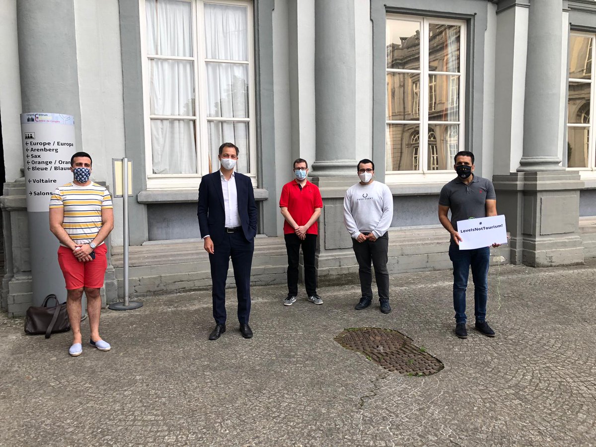 ann_tronquo's tweet photo. HAVE YOU EVER SEEN A MORE BEAUTIFUL SIGHT?! Direct contact with prime minster Wilmès 💓💪🏻
Some of our amazing members went to de Wetstraat this morning and were invited to talk to Wilmès directly! Thank you @Sophie_Wilmes for the solution you are working on! https://t.co/sNu1wwzooE