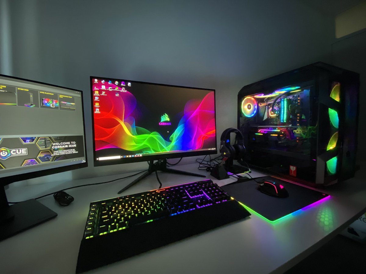 yasspel's tweet photo. @CORSAIR I think the best description is 🌈⛵️, had to use 2 emoji’s https://t.co/Fs0iLBPfqk