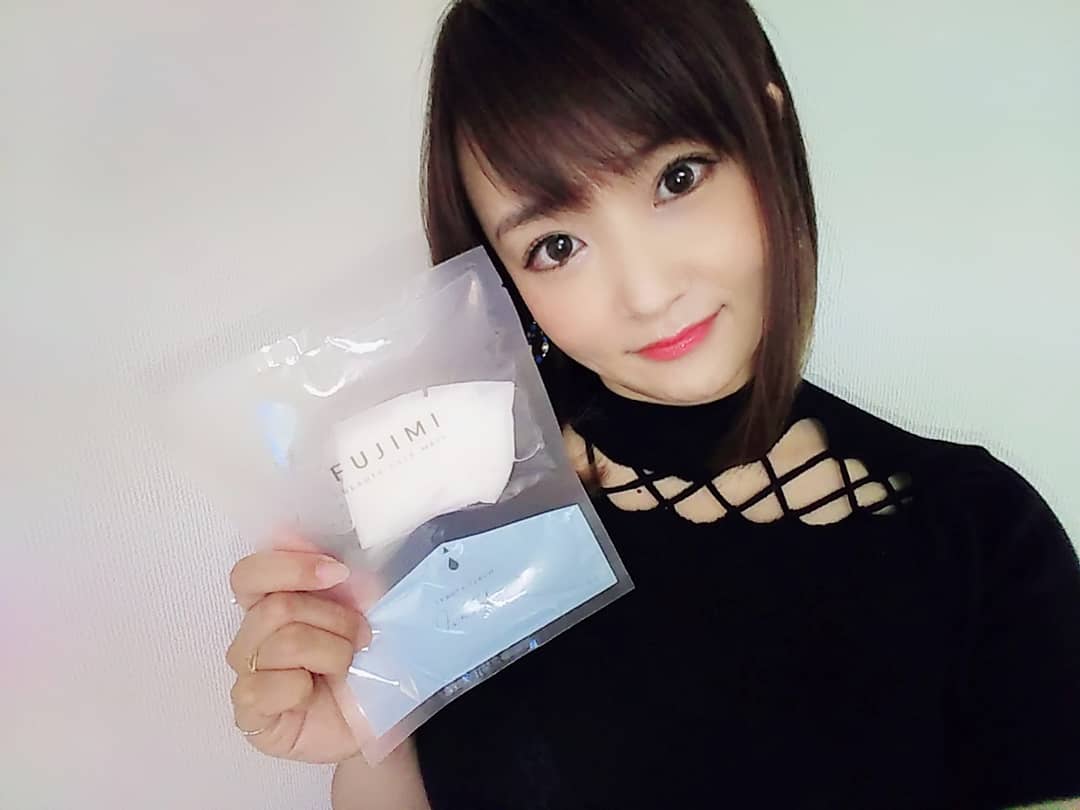 ICHIKAWA_MIKA's tweet photo. FUJIMI(@fujimi_me)さんから無料肌診断から作るオーダーメイドのフェイスマスクを頂きました!
乾燥しやすくトラブルが起きやすい上に、最近はマスクの長時間着用でボロボロになってた私の肌にぴったりの救世主的フェイスマスク✨ふわふわシートで着け心地も最高~♪
#FUJIMI
#FACEMASK
#ODERMADE
#PR https://t.co/91eGMphOOn